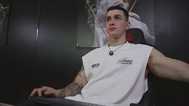 JacksonOlsenn online show from February 1, 9:02 pm