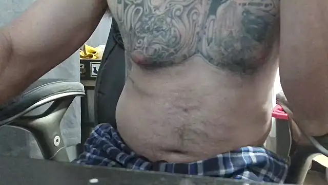 overaveragefreak4you online show from February 4, 8:13 am