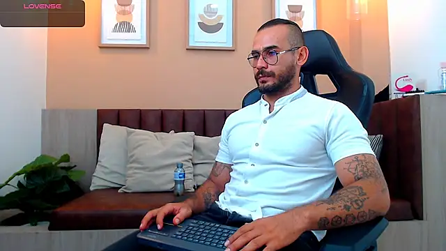 hanz col online show from December 10, 9:54 pm