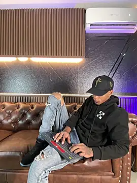 AaronCruz  online show from March 13, 1:57 am