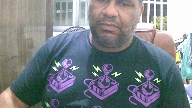 Snapshot of ulmo_br chatting on October 27, 12:35 am ulmo br online show from October 27, 12:35 am
