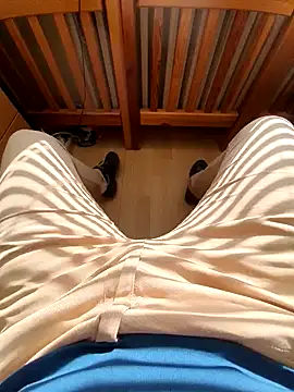 Kiwiass online show from February 19, 1:39 pm