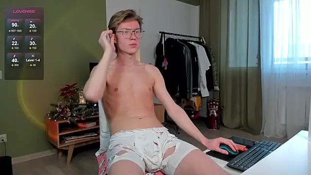 Snapshot of vlad_ggvldd chatting on December 13, 9:36 am vlad ggvldd online show from December 13, 9:36 am