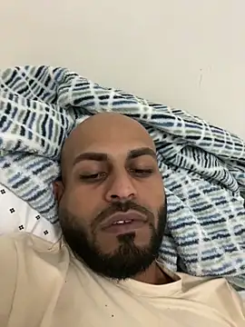 Snapshot of islandvybee55 chatting on February 15, 6:44 am islandvybee55 online show from February 15, 6:44 am