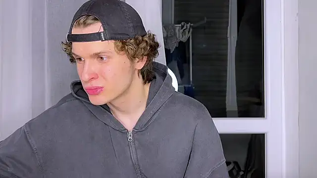 alyx garden online show from April 8, 7:22 pm