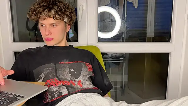 alyx garden online show from March 9, 4:45 pm