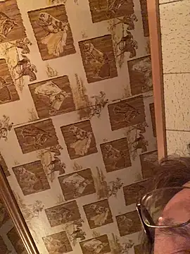 Snapshot of Tonybaloney1972 chatting on December 16, 1:11 pm Tonybaloney1972 online show from December 16, 1:11 pm