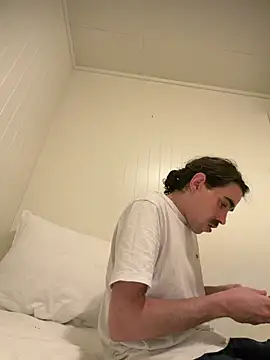 wolfwhite95 online show from February 27, 12:01 am