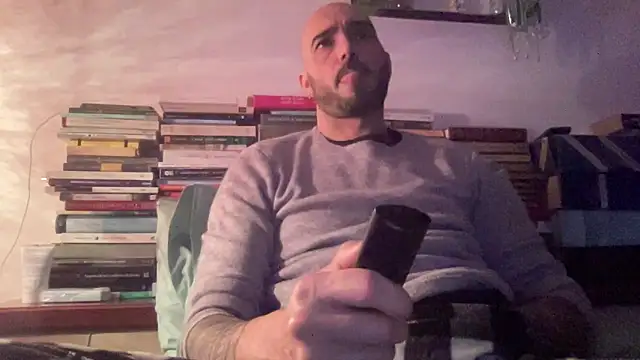 alessandromori91 online show from April 1, 7:00 pm