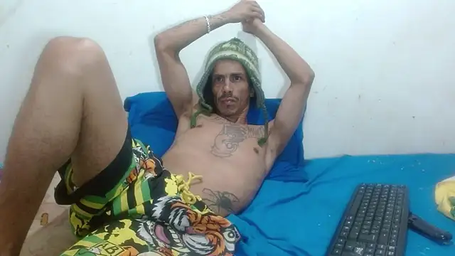 Snapshot of damian_bottom_bigcock chatting on October 25, 12:45 am damian bottom bigcock online show from October 25, 12:45 am