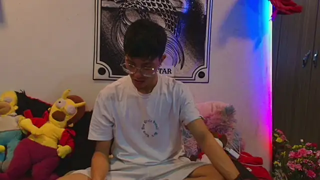 Justyn Ross online show from December 4, 2:29 am