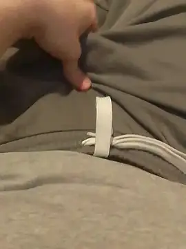 krissraw online show from February 9, 3:56 pm