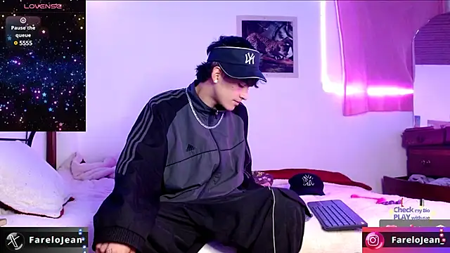 Snapshot of jeanfarelo chatting on December 17, 7:29 am jeanfarelo online show from December 17, 7:29 am