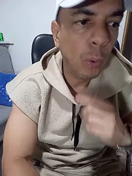 latinmartin73 online show from February 3, 12:19 am