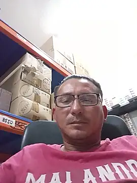 Snapshot of Andresguz35 chatting on October 18, 5:07 pm Andresguz35 online show from October 18, 5:07 pm