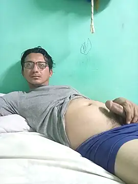 Andresguz35 online show from February 15, 4:51 am