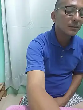 Andresguz35 online show from July 12, 3:30 am