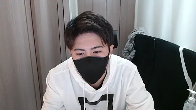 Snapshot of ryota_kkk chatting on December 6, 3:44 pm ryota kkk online show from December 6, 3:44 pm