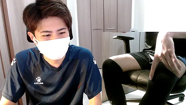 Snapshot of ryota_kkk chatting on October 24, 2:19 pm ryota kkk online show from October 24, 2:19 pm