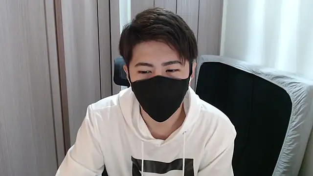 Snapshot of ryota_kkk chatting on January 8, 10:48 am ryota kkk online show from January 8, 10:48 am