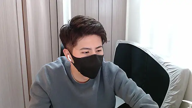 Snapshot of ryota_kkk chatting on December 27, 12:23 pm ryota kkk online show from December 27, 12:23 pm