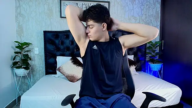 MaxxiCruz online show from October 25, 4:47 am