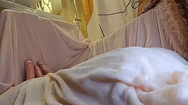 Snapshot of Hungry__Puppy chatting on September 18, 11:51 pm Hungry  Puppy online show from September 18, 11:51 pm