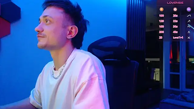 Snapshot of alex_nash chatting on October 17, 12:25 am alex nash online show from October 17, 12:25 am