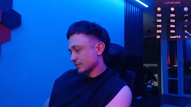 Snapshot of alex_nash chatting on October 15, 12:07 am alex nash online show from October 15, 12:07 am