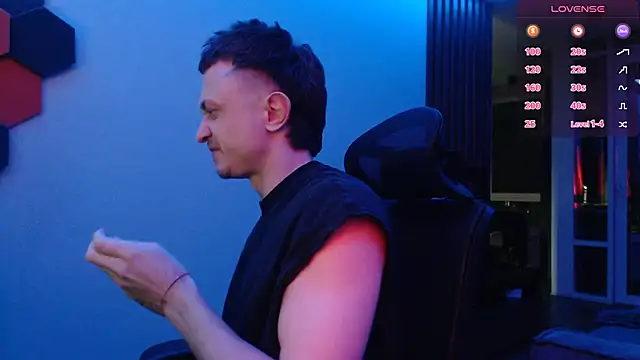 Snapshot of alex_nash chatting on October 24, 12:13 am alex nash online show from October 24, 12:13 am