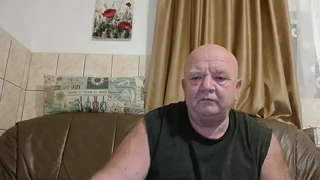 Snapshot of fullballs6 chatting on September 30, 1:56 am fullballs6 online show from September 30, 1:56 am