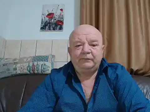 Snapshot of fullballs6 chatting on December 18, 3:37 am fullballs6 online show from December 18, 3:37 am