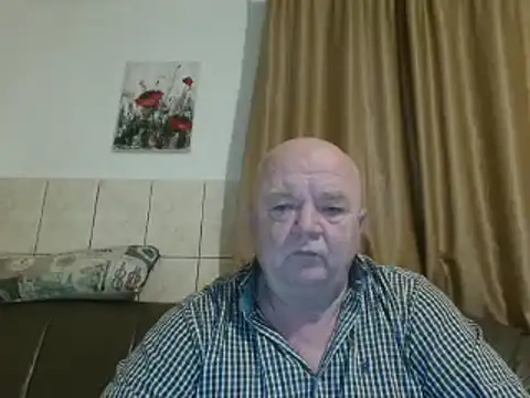 Snapshot of fullballs6 chatting on February 17, 1:36 am fullballs6 online show from February 17, 1:36 am