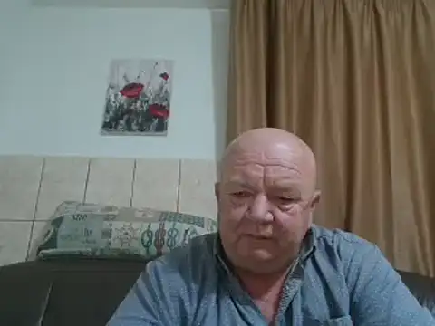 Snapshot of fullballs6 chatting on December 27, 3:09 am fullballs6 online show from December 27, 3:09 am