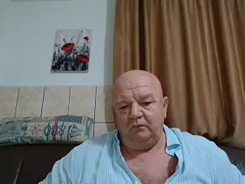 Snapshot of fullballs6 chatting on December 6, 3:08 am fullballs6 online show from December 6, 3:08 am