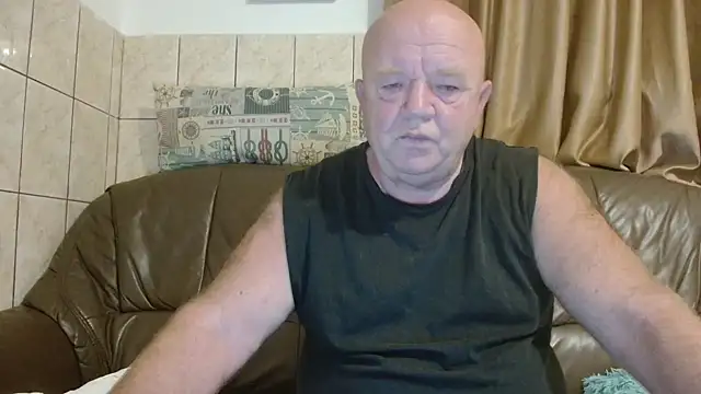 Snapshot of fullballs6 chatting on October 2, 1:53 am fullballs6 online show from October 2, 1:53 am