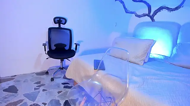 Snapshot of EthanTravis_ chatting on January 23, 5:13 am EthanTravis  online show from January 23, 5:13 am