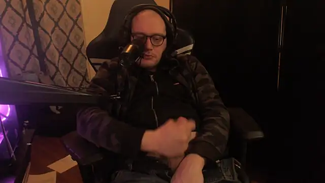 chicostick413 online show from February 15, 12:39 am