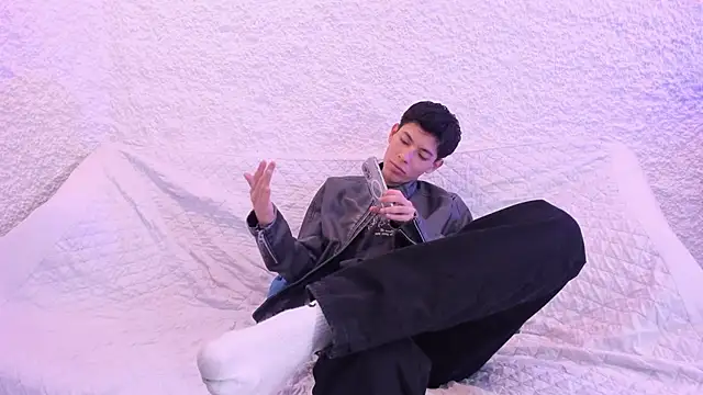 alexandersawyer online show from December 2, 12:30 pm