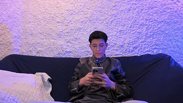 alexandersawyer online show from December 17, 12:34 pm