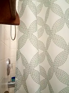 Snapshot of NewKing100 chatting on December 20, 4:20 am NewKing100 online show from December 20, 4:20 am