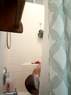 Snapshot of NewKing100 chatting on February 19, 2:44 am NewKing100 online show from February 19, 2:44 am