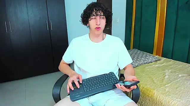 Kerverr  online show from October 4, 10:14 pm