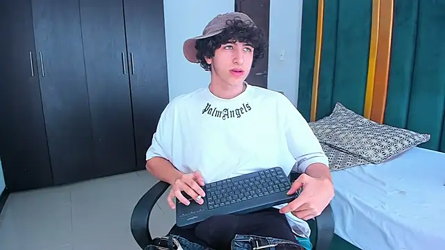 Kerverr  online show from September 14, 5:37 pm