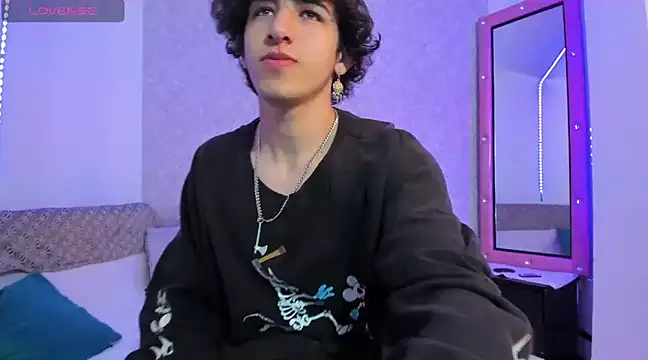 Kerverr  online show from January 24, 7:49 pm