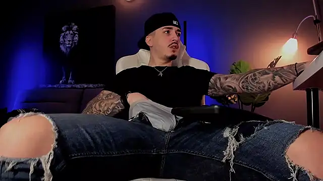 uptomatty online show from February 22, 8:16 am