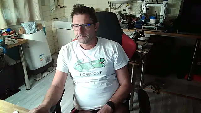 Snapshot of snork80 chatting on October 7, 6:06 am snork80 online show from October 7, 6:06 am