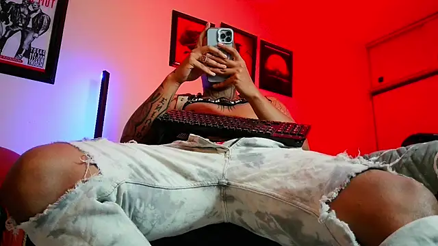 Snapshot of Leonnardo_Jaramillo chatting on September 9, 10:41 pm Leonnardo Jaramillo online show from September 9, 10:41 pm