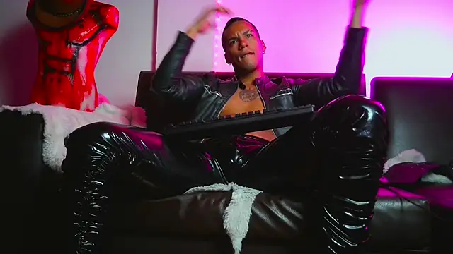 Snapshot of Leonnardo_Jaramillo chatting on January 6, 8:35 am Leonnardo Jaramillo online show from January 6, 8:35 am