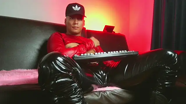 Snapshot of Leonnardo_Jaramillo chatting on March 8, 11:07 pm Leonnardo Jaramillo online show from March 8, 11:07 pm